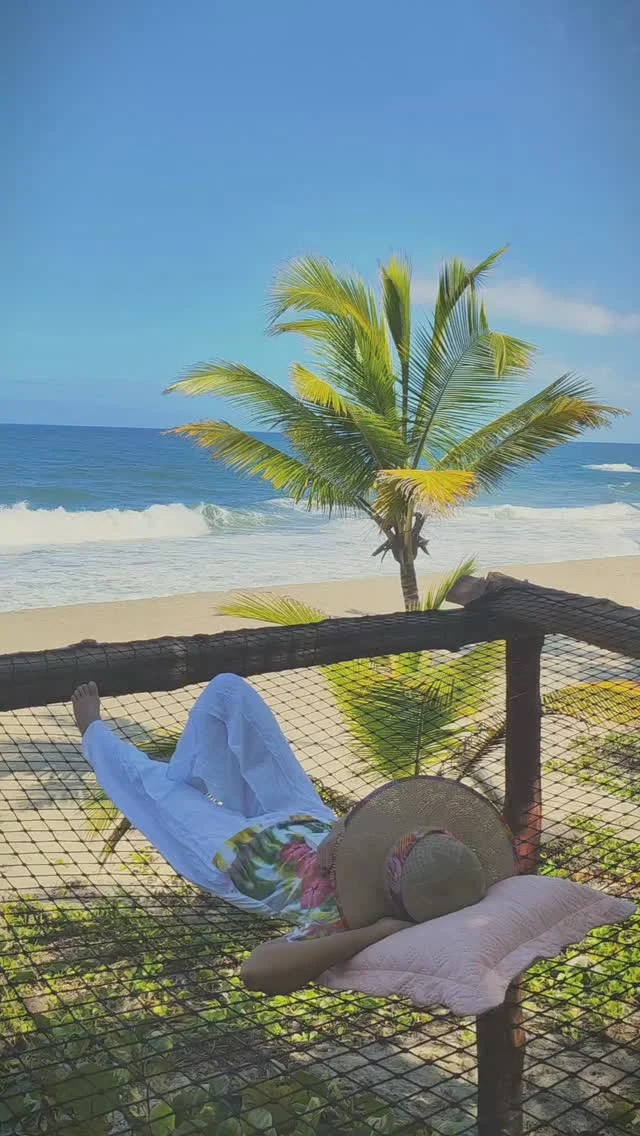 🌊✨ Mi lugar favorito frente al mar ✨🌊  Un rinconcito perfecto en este paraíso: nuestra malla catamarán.  Recuéstate, siente la brisa, escucha las olas… y desconéctate.  🌴🌊 Ven a vivir un sueño natural a la orilla del mar. 🌴🌊  📲 Info & Reservas: 3104754933
🌐 www.playalosangeles.com
🌅 Km. 33.2 vía Santa Marta - Riohacha
🏷️. RNT21021 
.
.
.
.
.
.
.
📸 @sutachang
#PlayaLosAngeles #LosAngelesSpa #SantaMarta #Magdalena #Colombia #CaribeColombiano #Naturaleza #Spa #Paraíso #Relax  #Hamacas #Playa  #Travel  #ViajaPorColombia #ViajandoPorColombia #Turismo #VivirUnSueñoNatural #TurismoComunitario  #BellezaNatural #Vacaciones #ParqueTayrona #SierraNevada