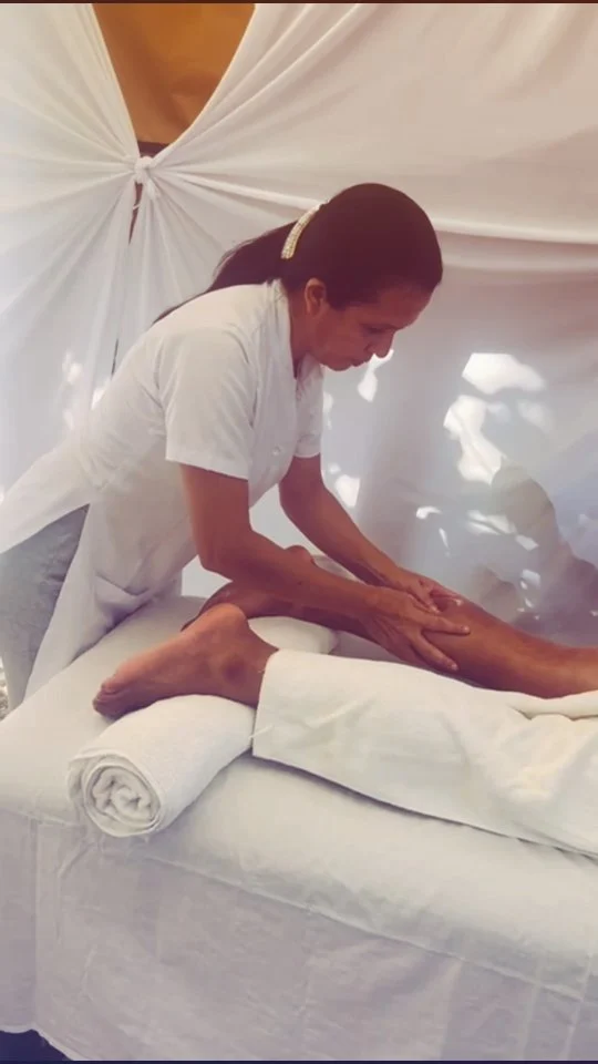 ✨ Desconéctate, relájate y renueva tu energía ✨  En nuestro Spa frente al mar, la brisa, el sonido de las olas y un cuidado especialmente diseñado para ti se unen en una experiencia de bienestar incomparable. 🌊💆‍♀️  🌴 Regálate este momento en Playa Los Ángeles y vive un sueño natural a la orilla del mar. 🌴  📲 Info & Reservas: 3104754933
🌐 www.playalosangeles.com
🌅 Km. 33.2 vía Santa Marta - Riohacha
🏷️. RNT21021 
.
.
.
.
.
.
.
#PlayaLosAngeles #LosAngelesSpa #SantaMarta #Magdalena #Colombia #CaribeColombiano #Naturaleza #Spa #Paraíso #Relax  #Hamacas #Playa  #Travel  #ViajaPorColombia #ViajandoPorColombia #Turismo #VivirUnSueñoNatural #TurismoComunitario  #BellezaNatural #Vacaciones #ParqueTayrona #SierraNevada